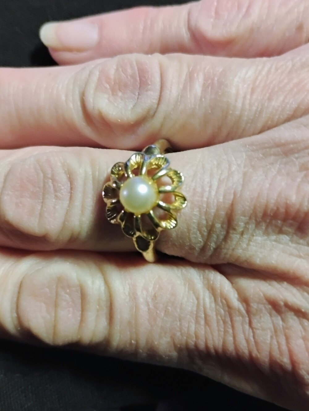 Vintage Avon Gold Tone Pearl Sunburst Ring Size 8